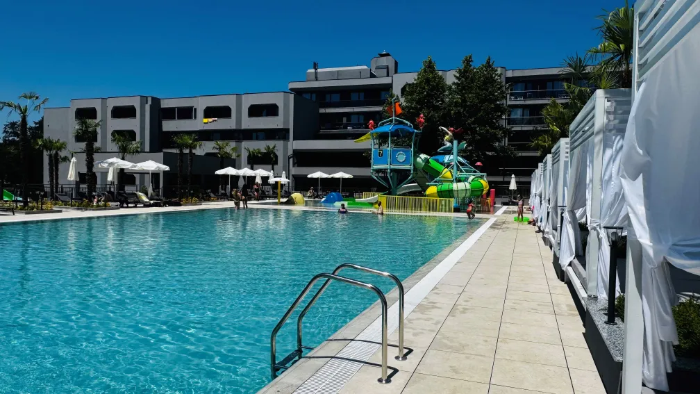 ATLIMAN BEACH RESORT Pools & Beach