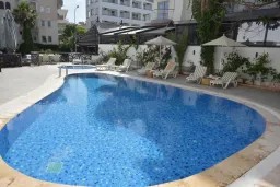 AURASIA BEACH HOTEL Pools & Beach