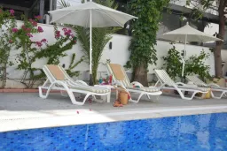 AURASIA BEACH HOTEL Pools & Beach