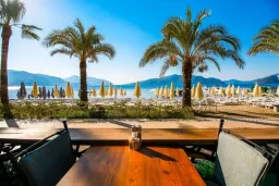 AURASIA BEACH HOTEL Pools & Beach