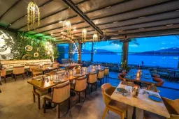 AURASIA BEACH HOTEL Restaurants