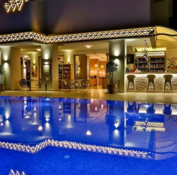 AURASIA DESIGN HOTEL Pools & Beach