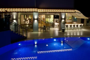 AURASIA DESIGN HOTEL Pools & Beach