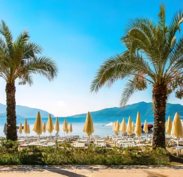AURASIA DESIGN HOTEL Pools & Beach