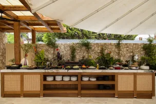 AVANTGARDE REFINED YALIKAVAK Restaurants