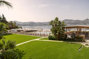 AVANTGARDE REFINED YALIKAVAK Pools & Beach