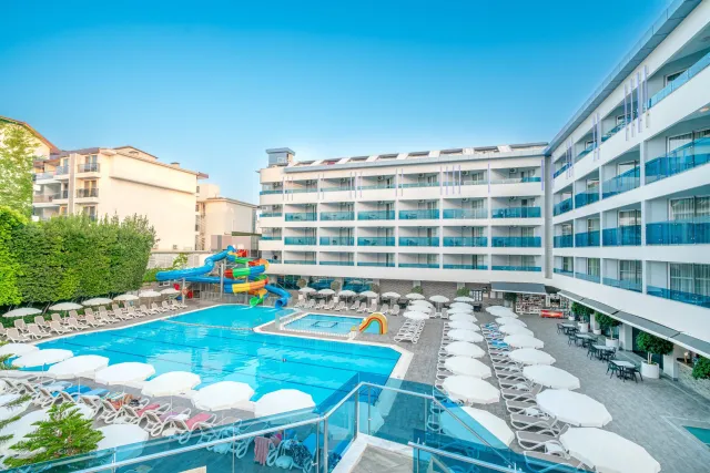 AVENA RESORT - SPA HOTEL Pools & Beach