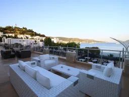 AZKA HOTEL Bars