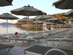 AZKA HOTEL Pools & Beach