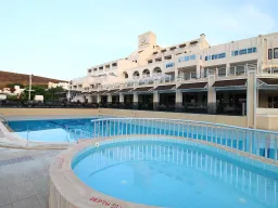 AZKA HOTEL Pools & Beach