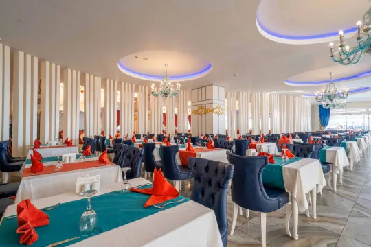 AZURA DELUXE RESORT - SPA Restaurants