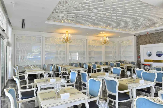 AZURA DELUXE RESORT - SPA Restaurants