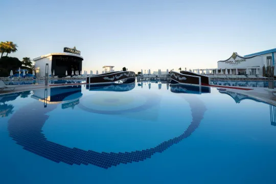 AZURA DELUXE RESORT - SPA Pools & Beach
