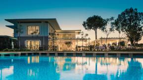 AZURE VILLAS BY CORNELIA Bars