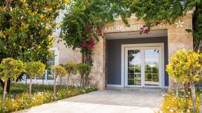 AZURE VILLAS BY CORNELIA Restaurants