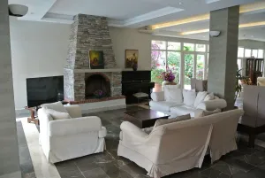BEGONVILLE HOTEL Lobby