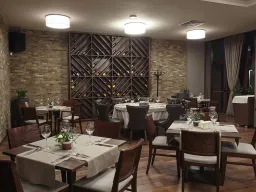 BELCHIN GARDEN SPA - WELLNESS Restaurants