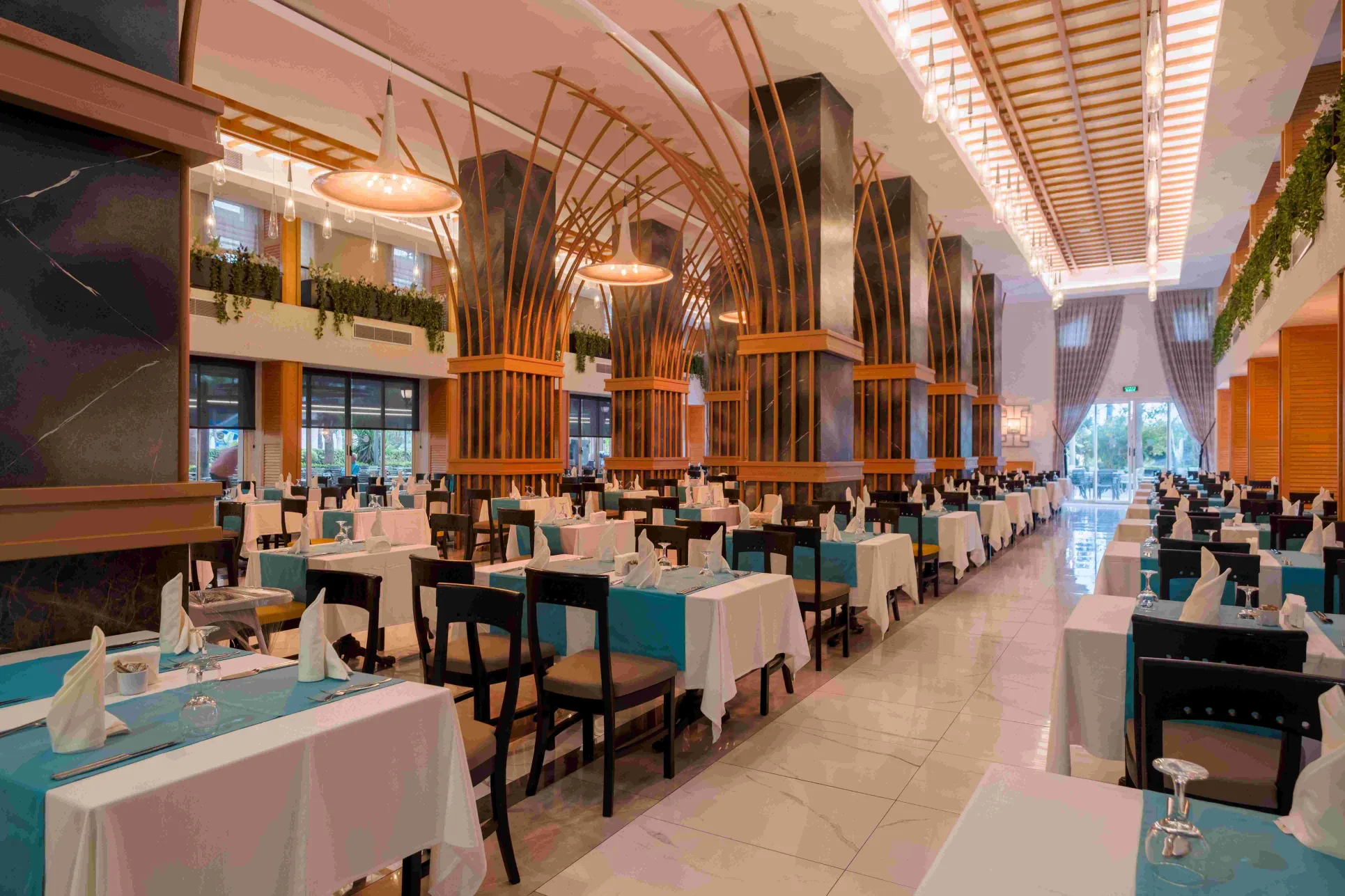 BELLA RESORT - SPA HOTEL Restaurants