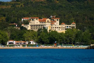 BELLEVILLE HOTEL Pools & Beach