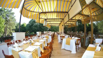 BELLEVILLE HOTEL Restaurants