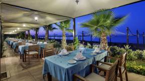 BELLIS DELUXE HOTEL Restaurants