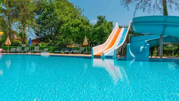BELPOINT BEACH HOTEL Pools & Beach