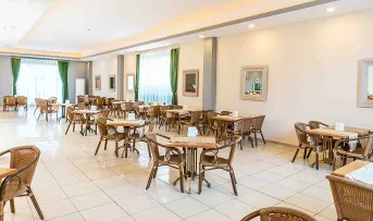 BELPOINT BEACH HOTEL Restaurants