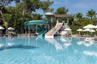 BERRY BLUE HOTEL Pools & Beach