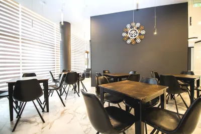 BEST WESTERN PLUS PREMIUM INN HOTEL Restaurants