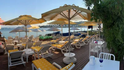 BITEZ GARDEN LIFE Pools & Beach