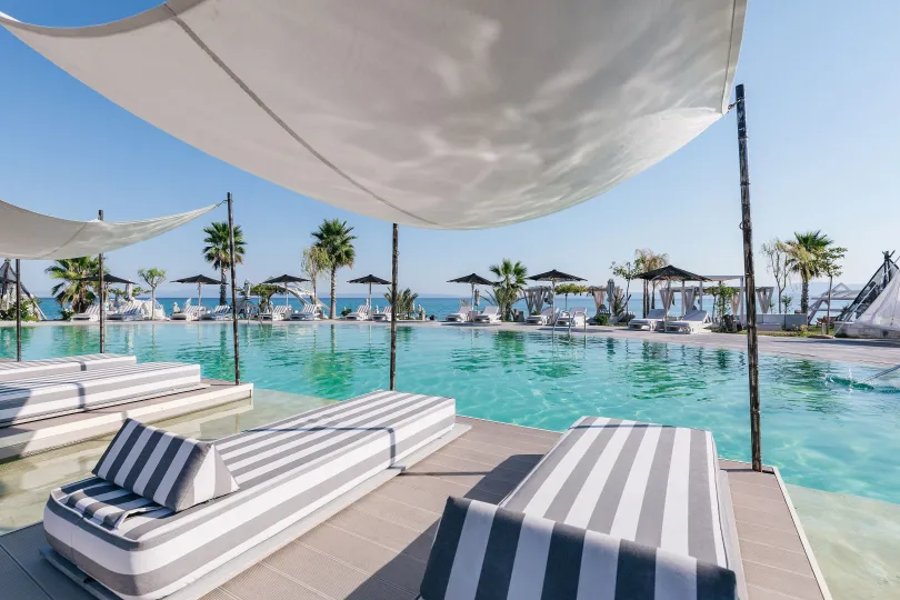 BLUE CARPET LUXURY SUITES Pools & Beach