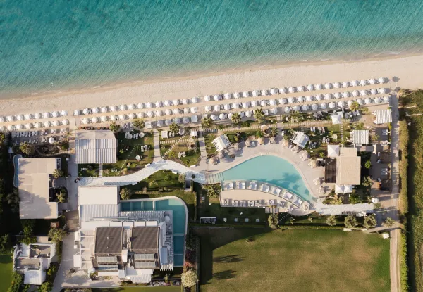 BLUE CARPET LUXURY SUITES Pools & Beach