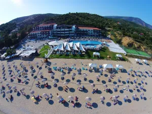 BLUE DREAM PALACE Pools & Beach