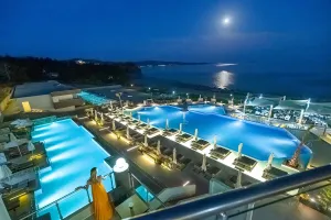 BLUE DREAM PALACE Pools & Beach