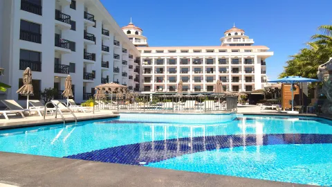 BLUE MARLIN DELUXE SPA RESORT Pools & Beach