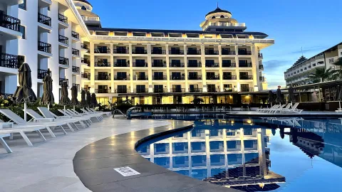 BLUE MARLIN DELUXE SPA RESORT Pools & Beach