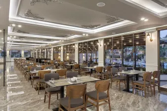 BLUE MARLIN DELUXE SPA RESORT Restaurants