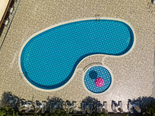 BLUE WAVE SUITE HOTEL Pools & Beach