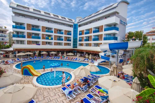 BLUE WAVE SUITE HOTEL Pools & Beach