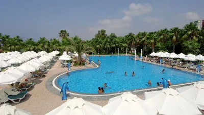 BOTANIK HOTEL-RESORT Pools & Beach