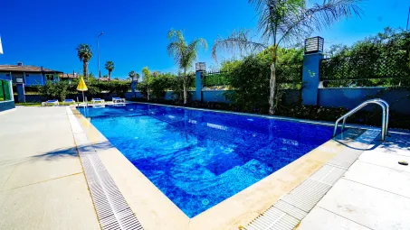 C ISTANBUL HOTEL Pools & Beach