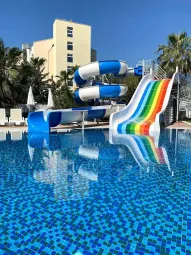 C ISTANBUL HOTEL Pools & Beach
