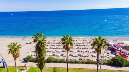 C ISTANBUL HOTEL Pools & Beach
