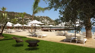 CAJA BY MAXX ROYAL Pools & Beach