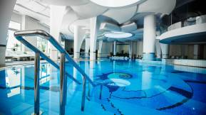 CALISTA LUXURY RESORT Pools & Beach