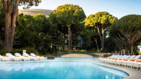 CALISTA LUXURY RESORT Pools & Beach