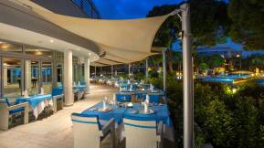 CALISTA LUXURY RESORT Restaurants