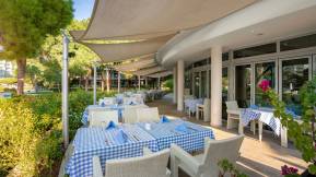 CALISTA LUXURY RESORT Restaurants
