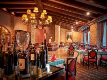 CALISTA LUXURY RESORT Restaurants