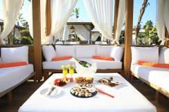 CALISTA LUXURY RESORT Pools & Beach